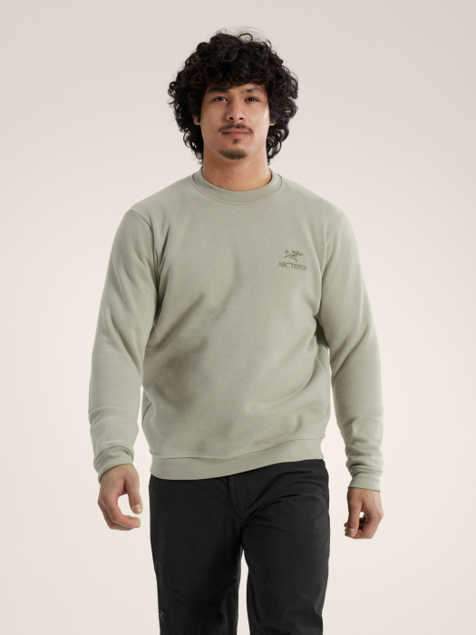 Emblem Fleece Crew M Habitat Model Emblem Fleece Crew M Habitat Model